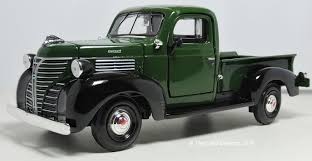 MotorMax Timeless Legends 1:24 - 1941 Plymouth Pickup Green